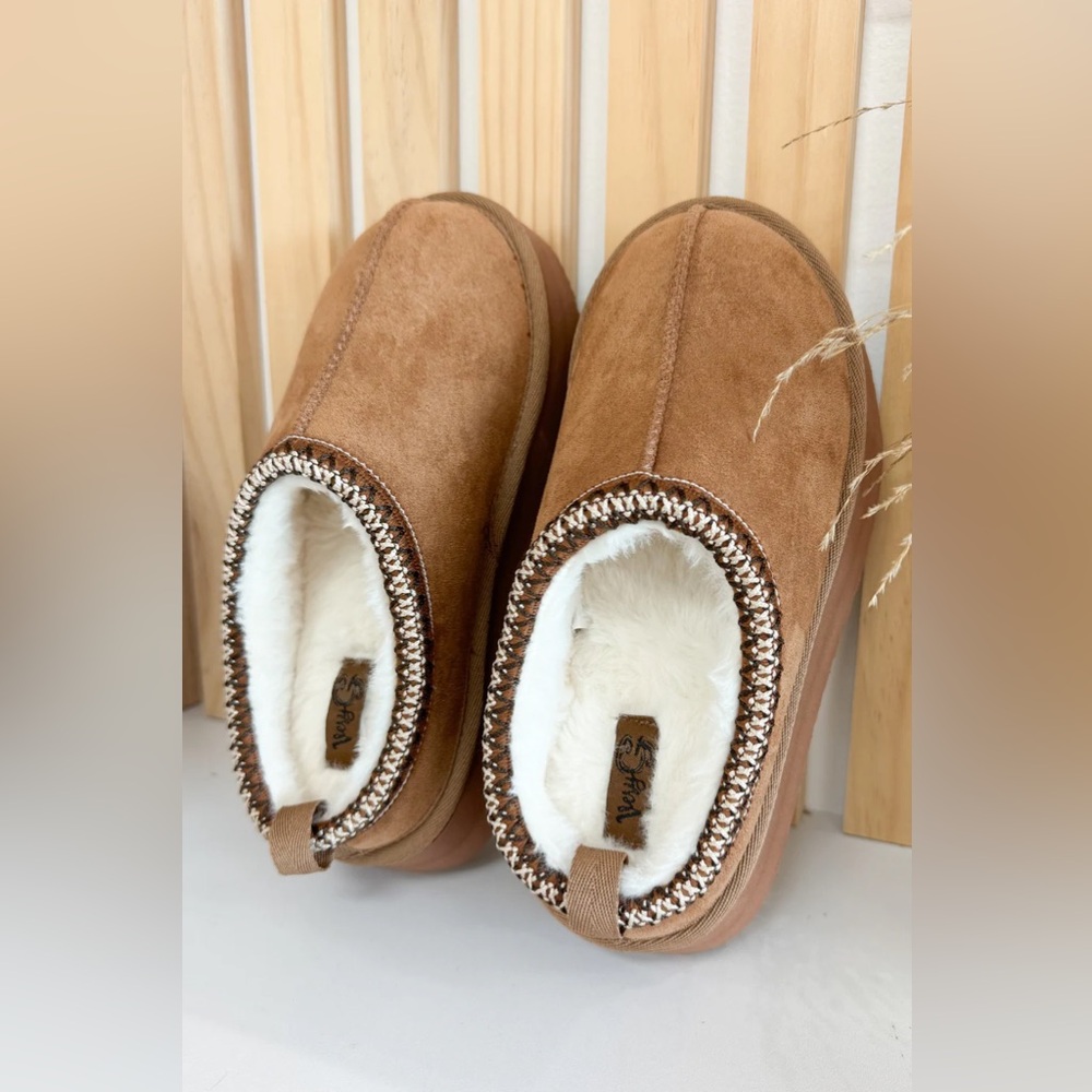 NIB Brand New Very G Charlie Platform Vegan Suede Fur Slippers Slides Tan Shoes - Picture 3 of 6